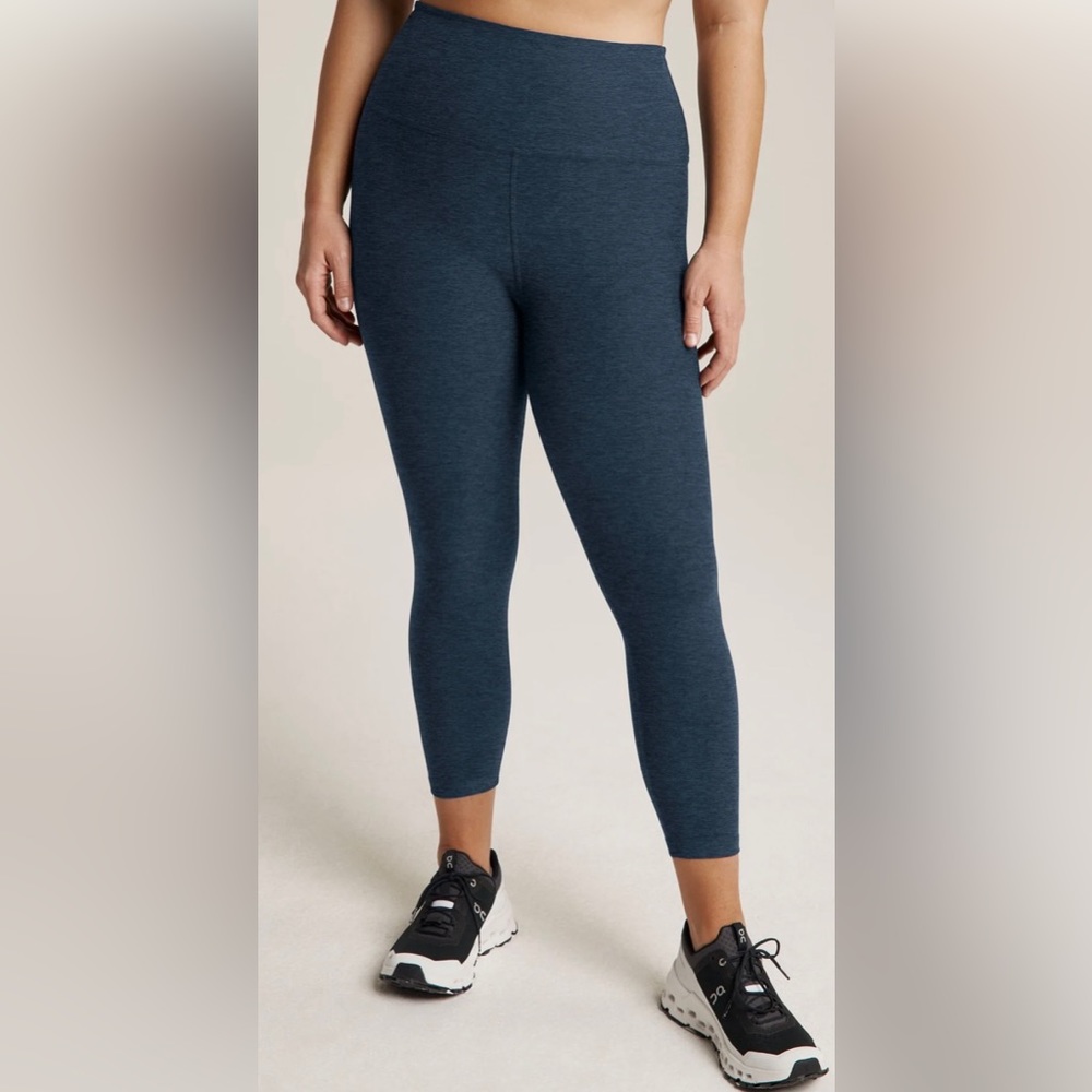 Beyond Yoga Spacedye Walk And Talk
High Waisted Capri Legging Size Small